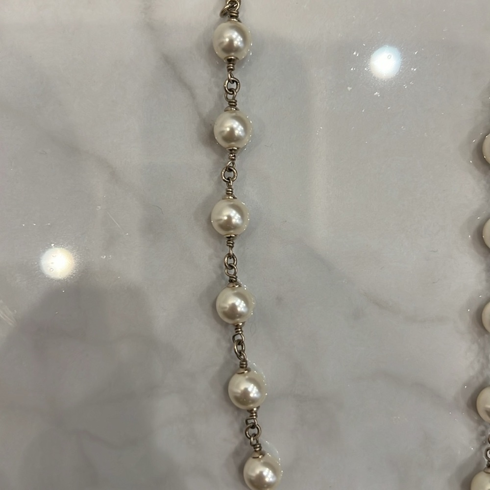 Chanel pearl necklace with black flower pendant. - Picture 3 of 6